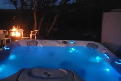 Image de Stay and play at Vega lake! Ride hard all seasons, soak in the Hot tub.
