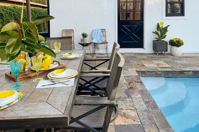 Image de Sarasota Sunshine  3br 2b private home w pool, by downtown, 7miles to beaches.