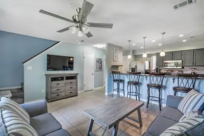 Image de Stylish Bayfront Townhome < 10 Mi to Beach!