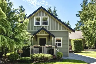 Fairwinds Cottage - Vancouver Island Getaway