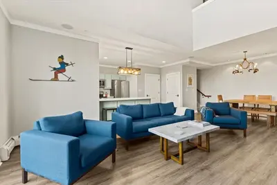 Image de New Renovated 3br\/4bth Condo Sleeps 10 Gym Heated Pool Walk to Stratton Mtn