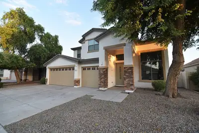 Image de Modern home with pool, Walk to State Farm Stadium! Over 3k sq ft!