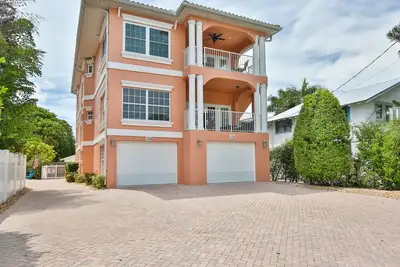 Image de Top Floor Condo with Heated Pool located steps from Gulf of Mexico and Tampa Bay