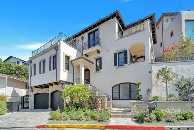 Image de Luxury Emerald Bay Steps from the Beach