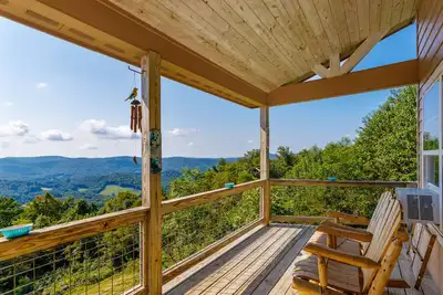 Image de Three-Level Cabin with Mountain Views