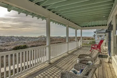 Image de Ocean front home, access to both clubs and large porches! Breaking Point