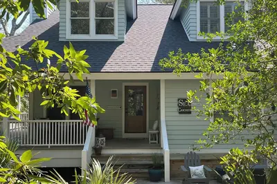 Image de One of the few rental homes in the exclusive Palmetto Cove neighborhood Bald Head Island