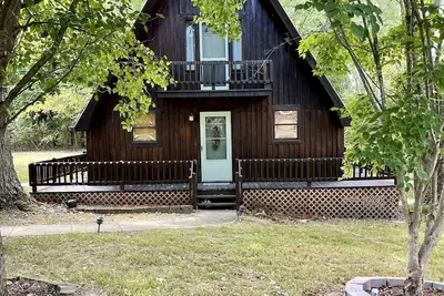 Image de Cozy, Comfy Cabin minutes from Cave Run Lake, I-64, App Harvest, and Morehead.