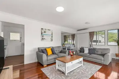 Image de KozyGuru | Hidden Gem in Carindale | 3 Bed House