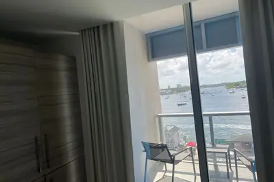 Image de Lovely waterfront condo