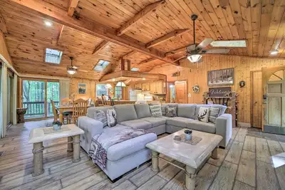 Image de Fire Pit & Grill: Cozy Cabin in Lake Toxaway!