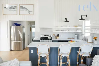 Image de New! Luxury Beach Home, Tesla Charger, Huge Yard.