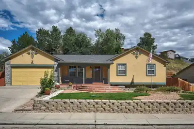 Image de Spacious 5 Bdr 3 Ba House with Hot Tub, Bbq, Fire Pit, Home Gym, Mountain View