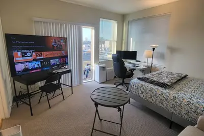 Image de Modern Studio House near Lake Merritt View