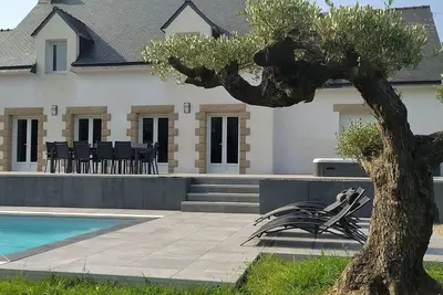 Image de Villa 8 personnes avec piscine et jaccuzi au calme en bord de mer