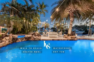 Image de Lvs Casa Imperial Waterfront Villa- Walk to Beach, Pool, & Spa