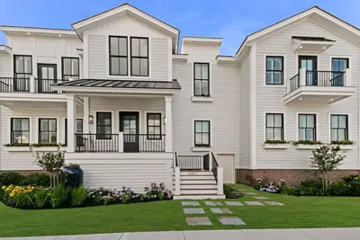 Image de An exceptional new property. Set in one of the most sought after and secluded neighborhoods and yet close to downtown Stone Harbor