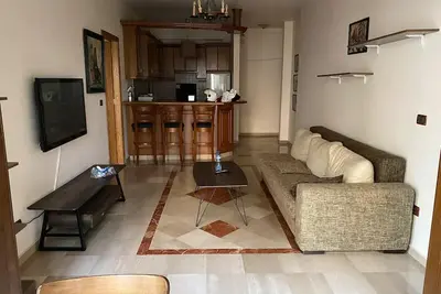 Image de 24\/7 Elec, Spacious One Bedroom Cosy Apartment in Hamra-Beirut