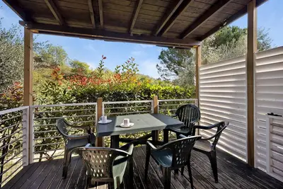 Image de Mobile Home Ulivi 147\" avec jardin privé, piscine partagée et Wi-Fi
