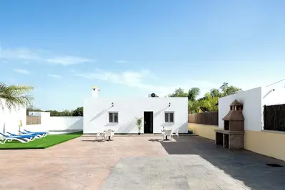 Image de Maison de vacances \"Villa Montenmedio - Carmelo\" avec vue sur les montagnes et piscine