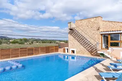 Finca \"Can Jeroni\" avec terrasses privées, piscine privée et Wi-Fi
