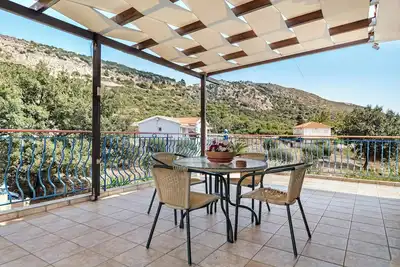 Image de Pet-Friendly Appartement \"Spyros apartment\" avec vue sur les montagnes