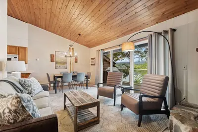 Image de Waterfront, Whitefish Lake Condo 2cu