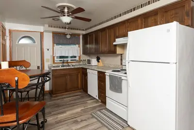 Image de Super cute home located on a dead end street close to Lambeau Field