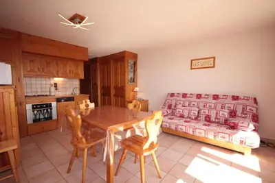 Image de 200m des commerces, 1er étage, vue pistes de ski, balcon, casier à ski, 34m², Les Saisies