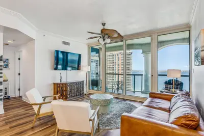 Image de Last Minute Rates! Steps from the Beach! P1-1505