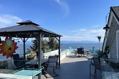 Image de Beautiful Ocean View Roof top Suite In Nanoose Bay.