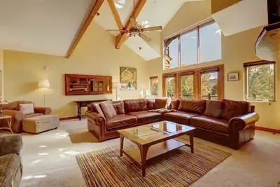 Image de Spacious Modern Condo, Excellent Location, Beautiful Amenities, Rare Listing A2