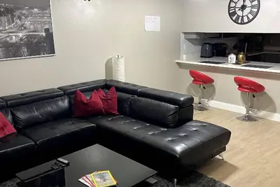 Image de Modern 2 Bedroom Townhome Minutes from the Beach! !