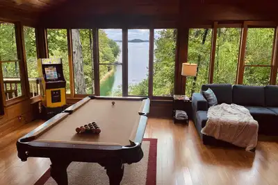Image de Rustic Lakefront Cabin near Smokies w/ Hot Tub, Firepit, Pool Table + Views!