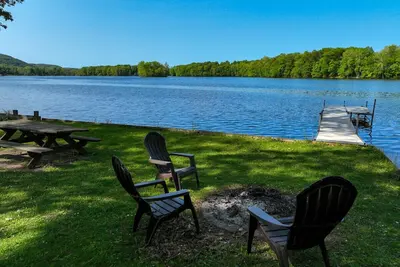 Image de 4 Br\/2. 5 Ba Lake House | Pets Ok | Fire Pit | Dock