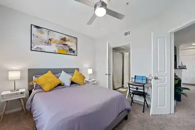 Image de 5mins Nrg Houston | Queen Bed w/ Free Pkng + Pool