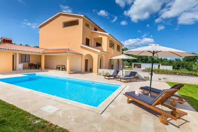 Image de Magnifique maison à Divsici avec WiFi