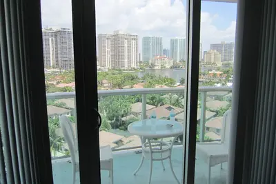 Image de Sunny Isles Condo with a Beautiful View
