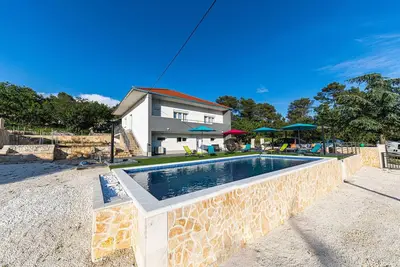 Image de Superbe maison à Prgomet avec WiFi