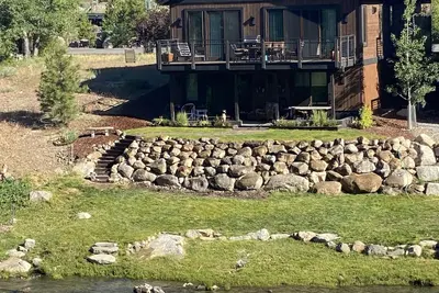 Image de Beautiful New Ski Home on Truckee River