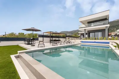 Image de Superbe maison à Kastel Stari avec.