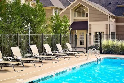 Image de Maximum Comfort and Style! 2 Pleasant Units, Kitchen, Free Parking, Onsite Pool