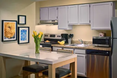 Image de Relax and Unwind! 3 Pet-friendly Units, Parking, Onsite Pool