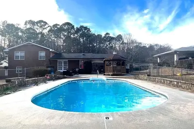 Image de *Private\/Contempo\/Cozy\/House & pool\/17 min from Atl & in the Atlanta Metro Area*