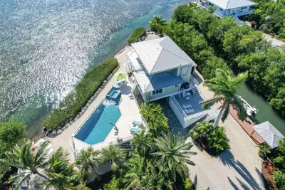Image de Secluded Oceanfront property, Private pool, hot tub, boat ramp and dock
