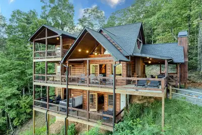 Image de Luxury mountain/lake view cabin in Blue Ridge