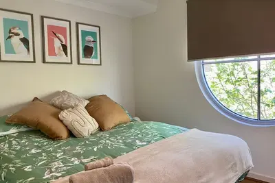 Image de 1-bed riverside Apartment - walking distance to Optus Stadium, parking and pool