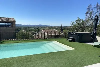 Image de Mas en pierre avec piscine jacuzzi et sauna