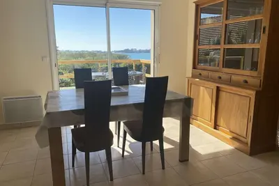 Image de Maison 3* face à la mer avec WiFi, à 200m du littoral, terrasse, parking, et tout confort à Pleumeur-Bodou