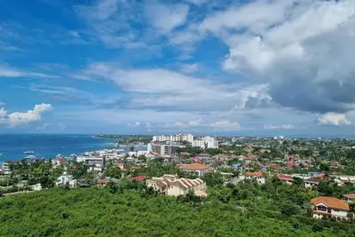 Image de Sea view brand new one bedroom apartment in 5 star Tambuli Resort & spa